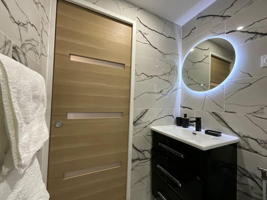 Ks Paris Studio Appart Near Station Gare Du Nord And Gare De L Est Bagian luar foto